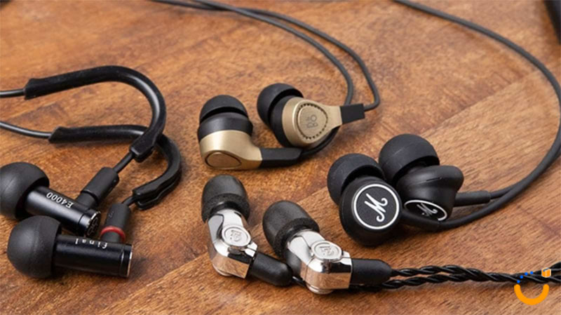 هندزفری برای گوش دادن آهنگ